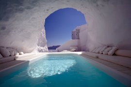 The best santorini cave hotels with pool and view.